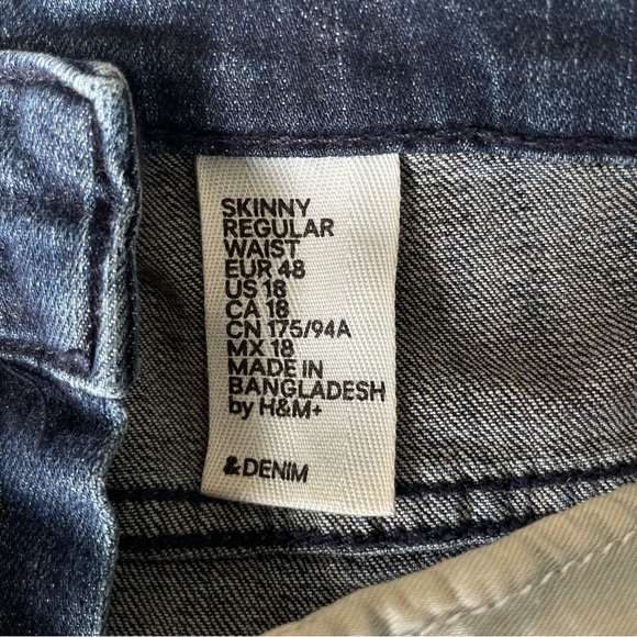 &Denim by H&M Skinny Regular Waist Dark Wash Lightly Distressed Stretch Jeans 18 - Picture 11 of 16
